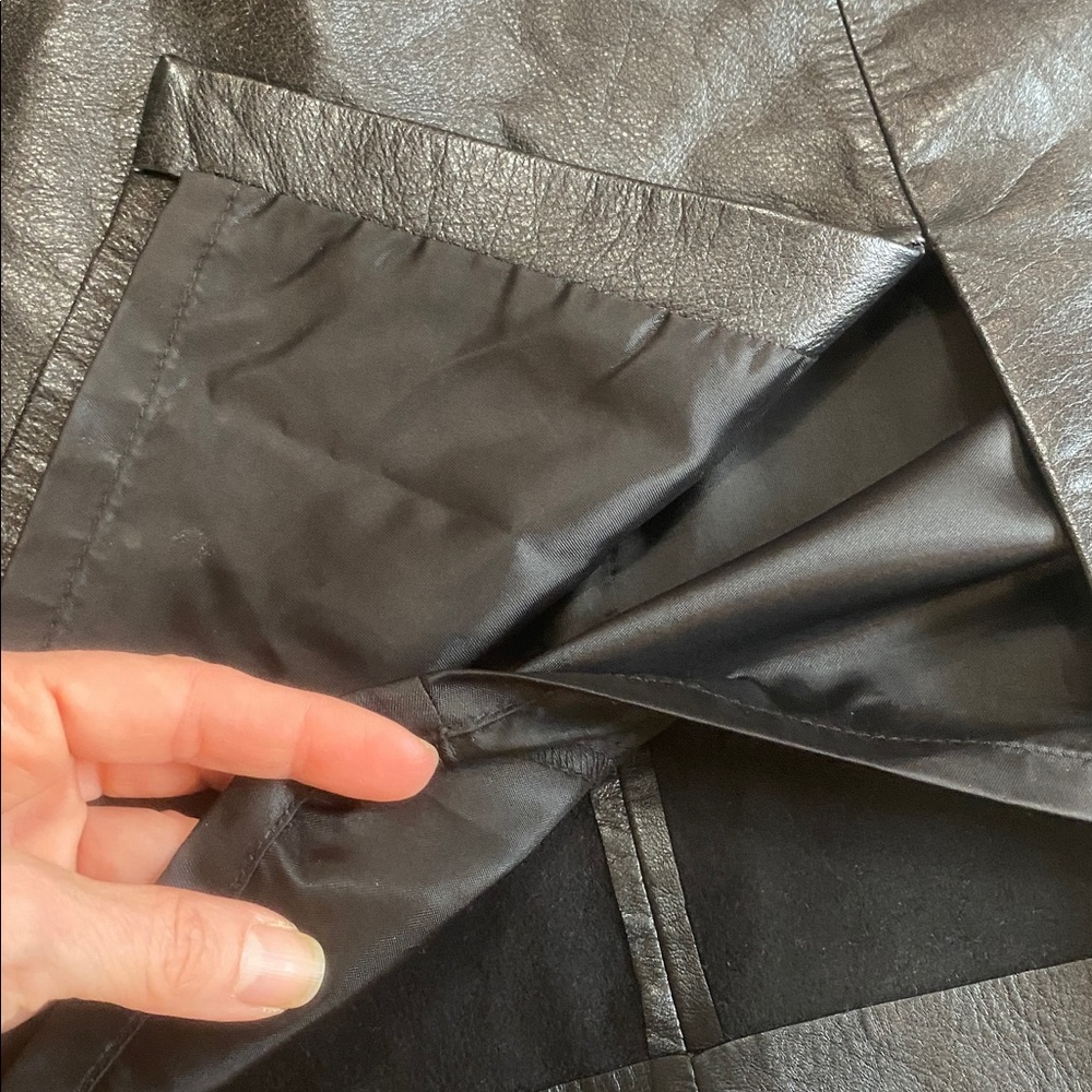 Danier Black Leather Pencil Skirt Side Slit Size 6 Knee Length - Picture 15 of 16
